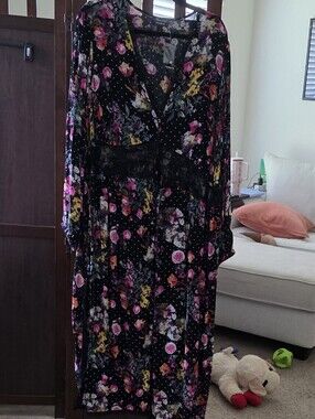 NWT Torrid Black Floral V-Neck Maxi Kimono With Lace